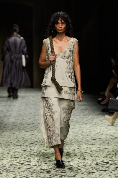 Look 11